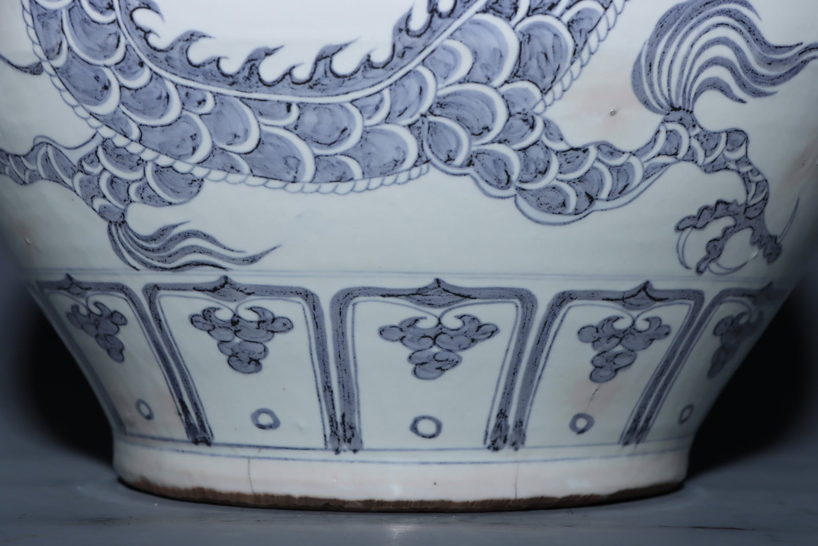 An Exquisite Blue and White Dragon Pattern Jar - 7