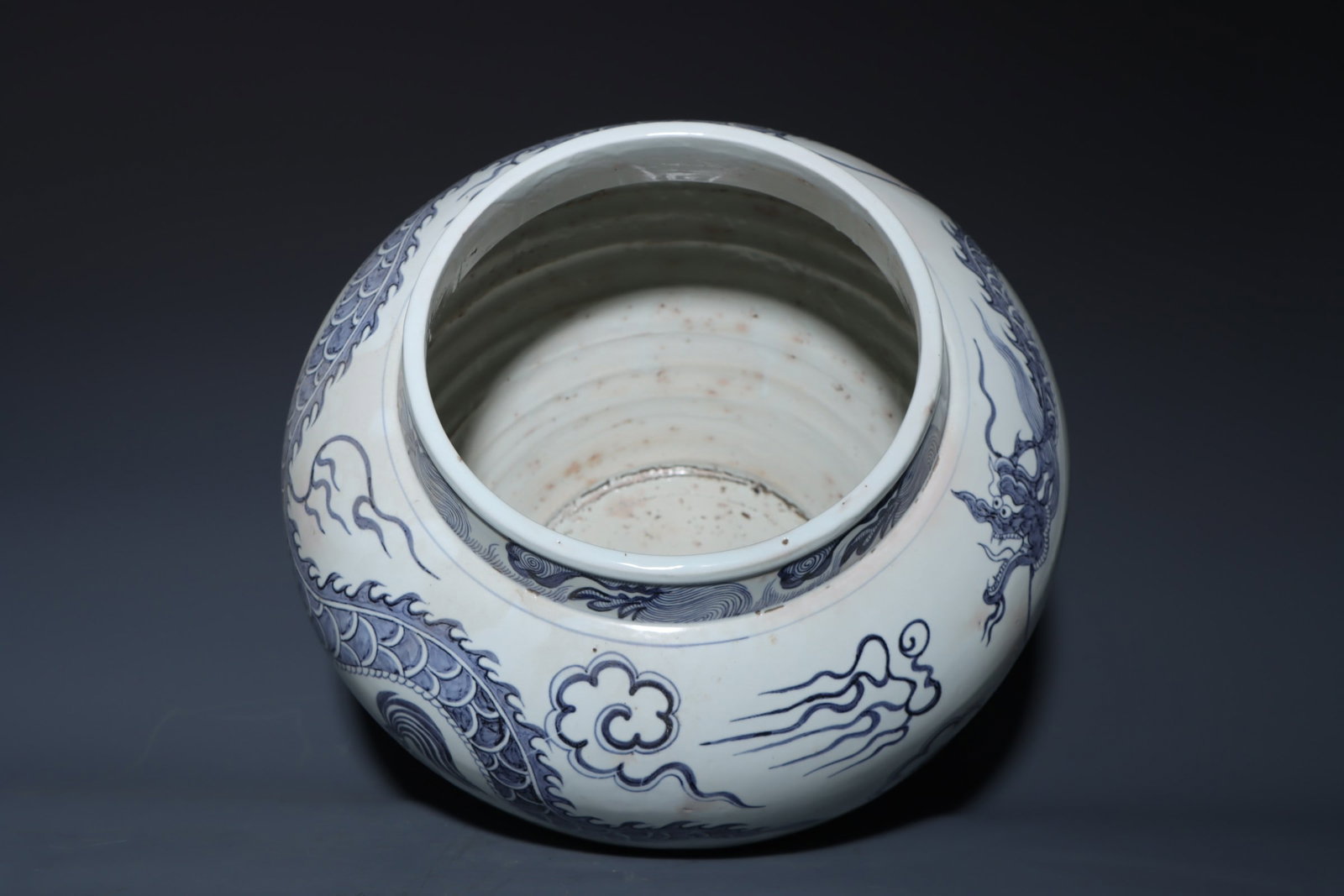 An Exquisite Blue and White Dragon Pattern Jar - 8