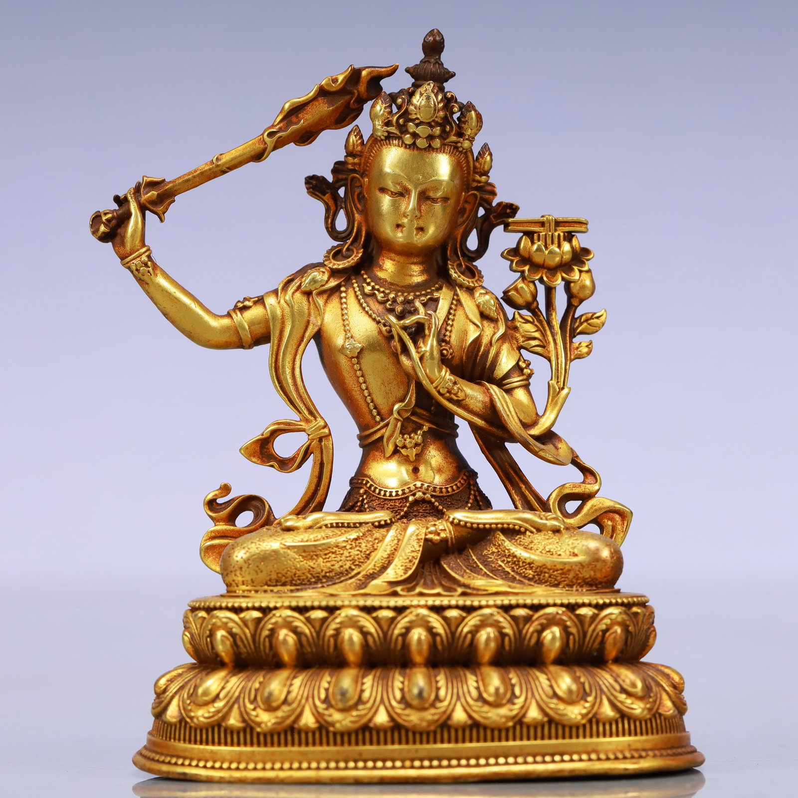 An Exquisite Gilt Bronze Statue of Manjusri: An Exquisite Gilt Bronze Statue of Manjusri Ming Dynasty, China Size:3.1inx2.2inx3.9in Weight:576g铜鎏金文殊菩萨佛像