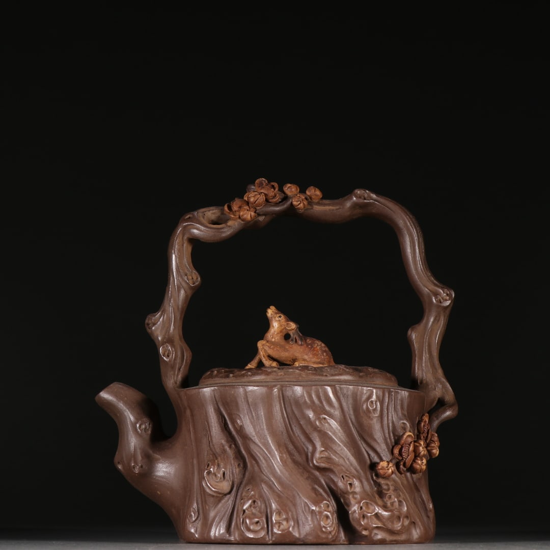 An Exquisite Purple Sands Flower Pattern Teapot: An Exquisite Purple Sands Flower Pattern Teapot Qing Dynasty, China Size:6.4inx6.5in紫砂仿生灵鹿提梁壶 中国清代