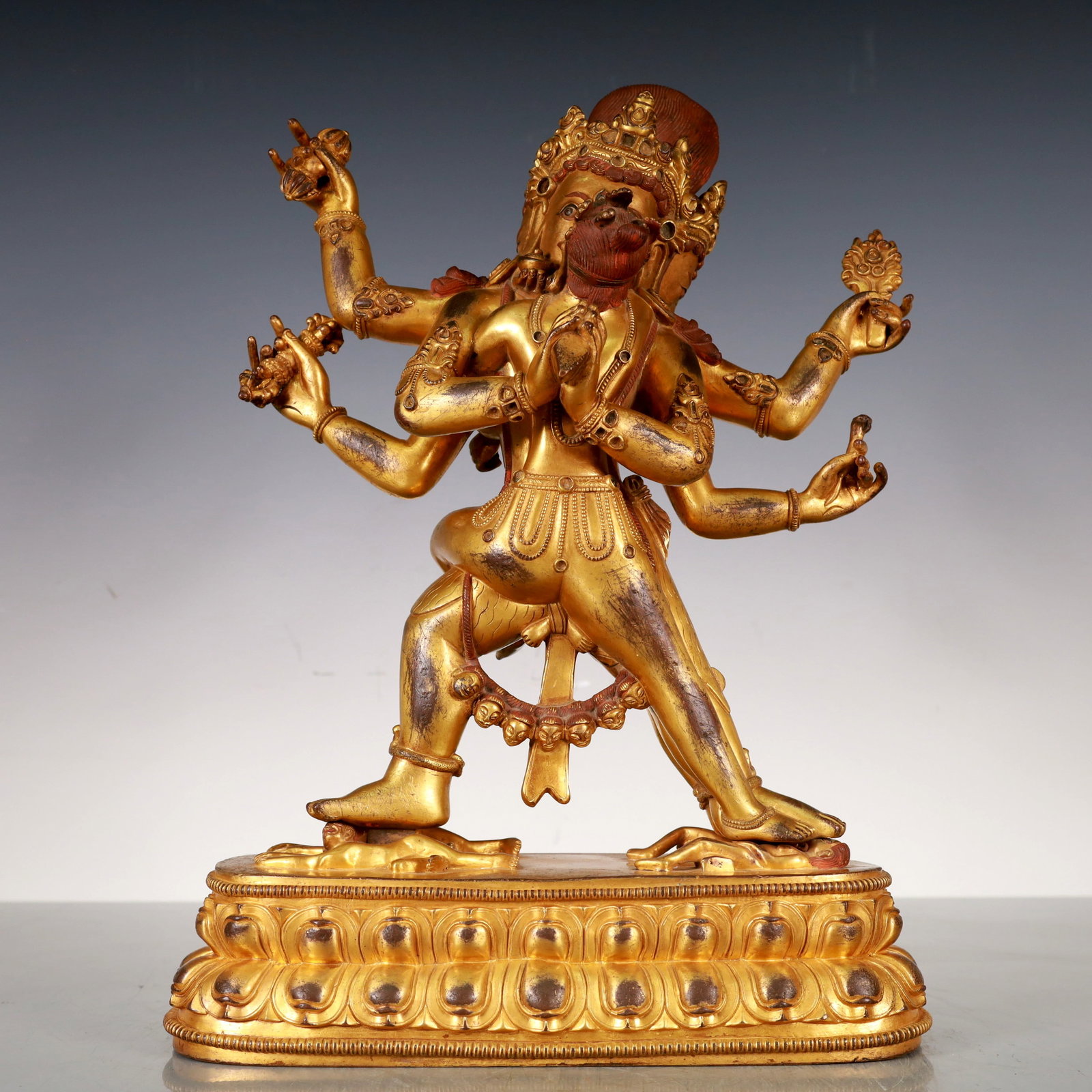 A Exquisite Gilt Bronze Statue of Vajra Buddha statue: A Exquisite Gilt Bronze Statue of Vajra Buddha statue Ming Dynasty, China Size:9.6inx3.5inx13in Weight:6900g铜鎏金胜乐金刚佛像