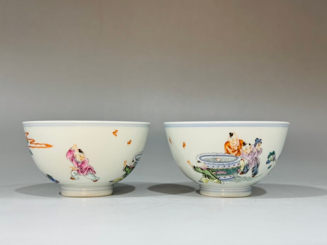 An Exquisite Blue and White Famille-Rose Figure Pattern Bowl: An Exquisite Blue and White Famille-Rose Figure Pattern Bowl,Qing Dynasty,China,Yongzheng Six-character Mark,Size:2.4inx4inx1.7in青花粉彩人物纹碗,ߑ