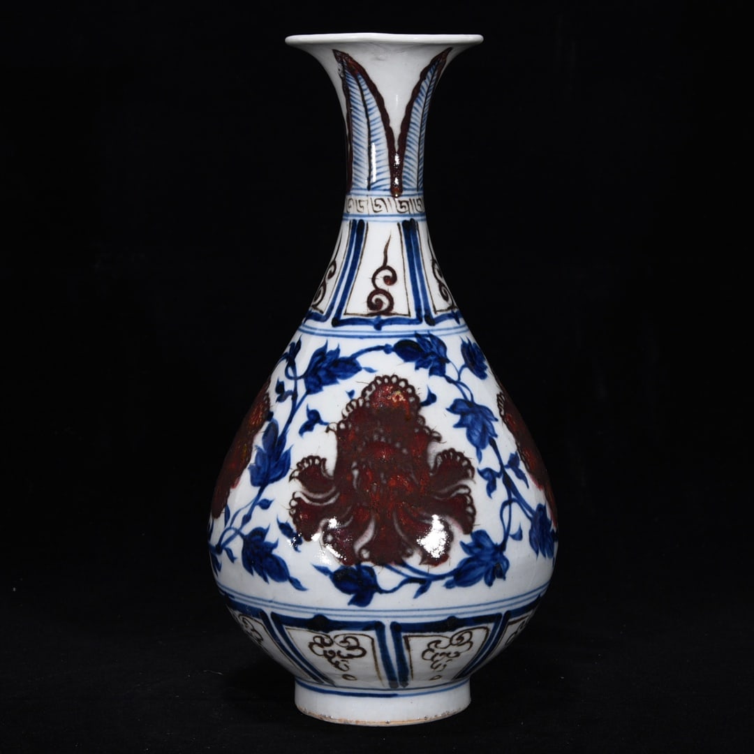 An Exquisite Blue and White Underglaze-Red Lotus Pattern Vase: An Exquisite Blue and White Underglaze-Red Lotus Pattern Vase Yuan Dynasty, China Size:11.2inx5.9in青花釉里红玉壶春瓶