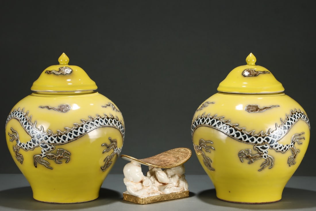 An Exquisite Yellow Glazed Dragon Pattern Jar - 2