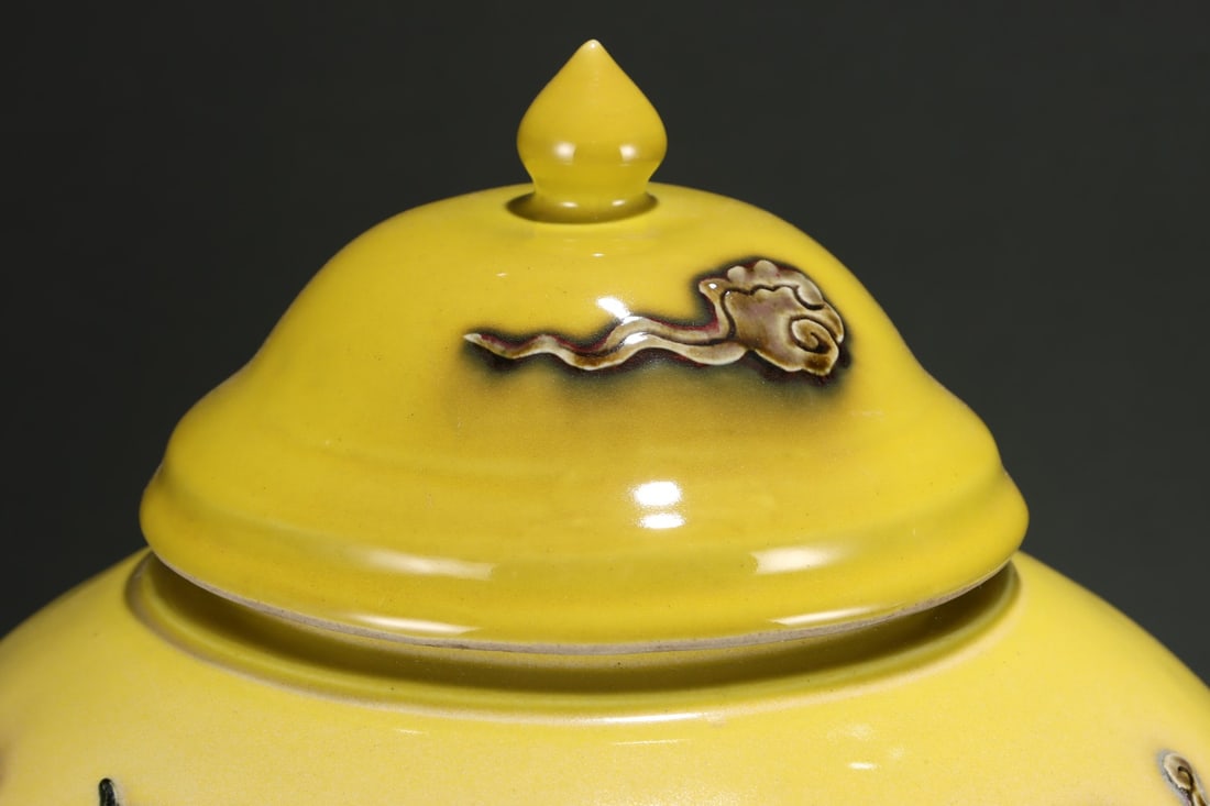 An Exquisite Yellow Glazed Dragon Pattern Jar - 4