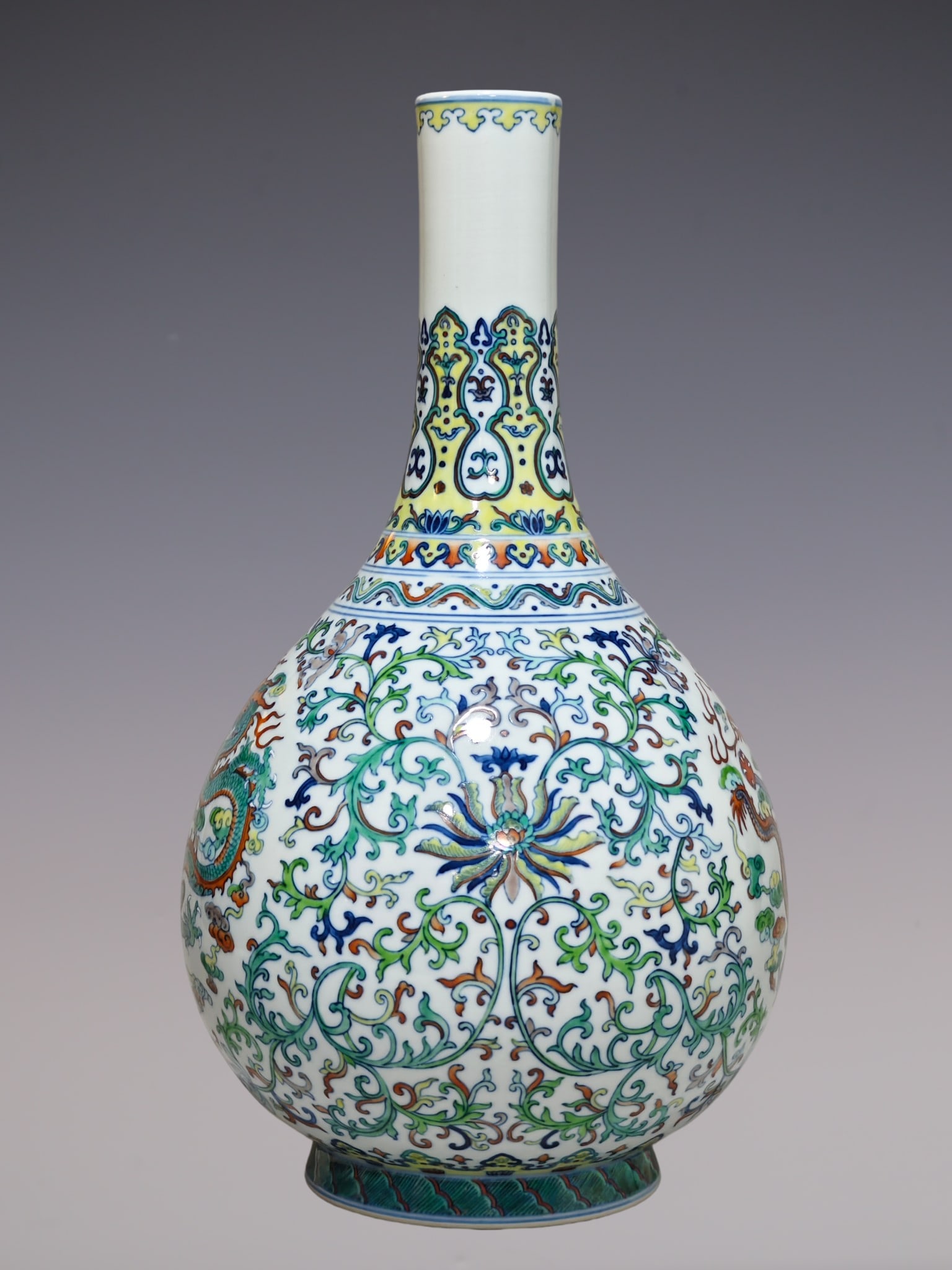 An Exquisite Doucai Lotus Pattern Dragon Pattern Vase - 2