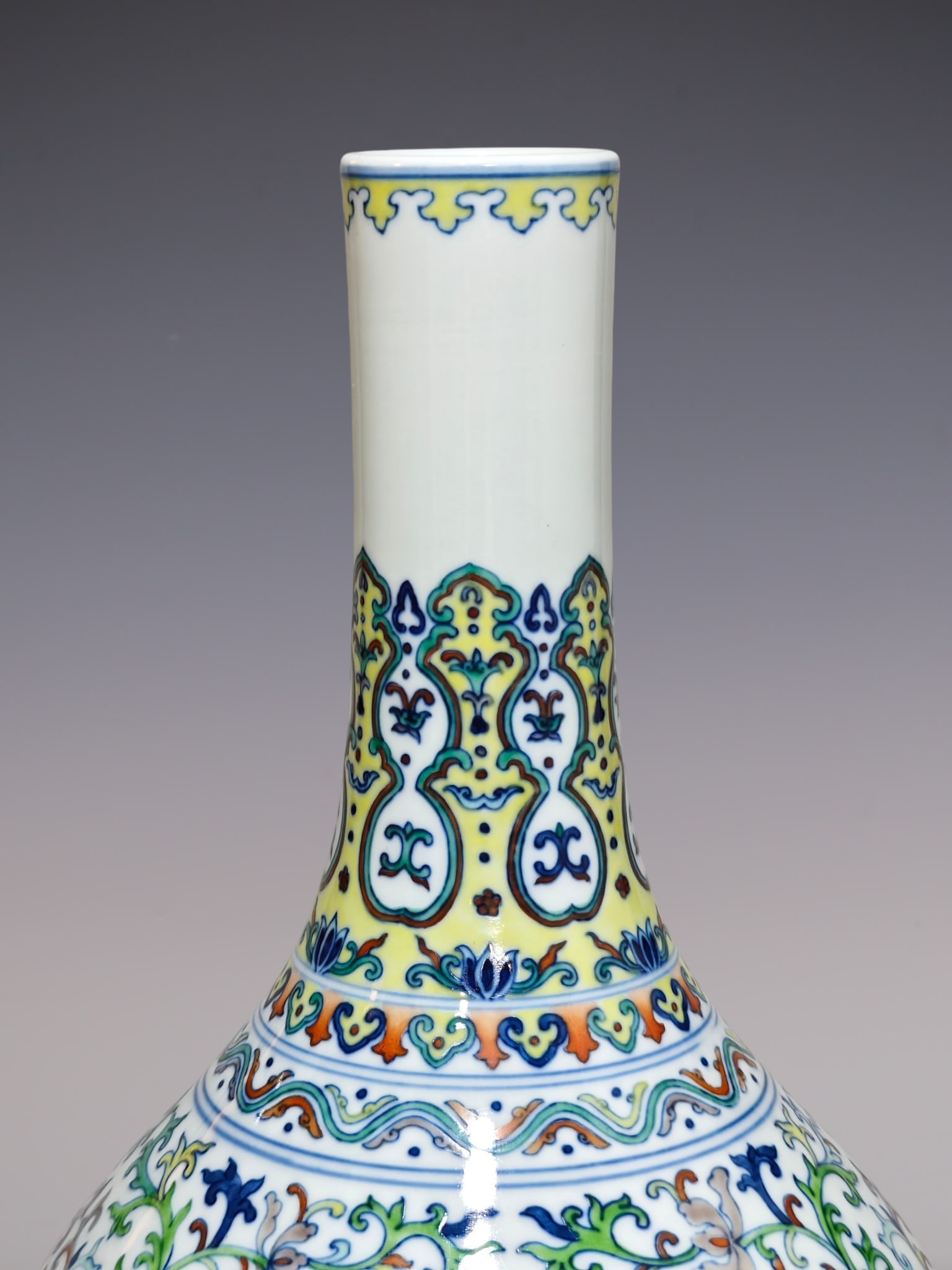 An Exquisite Doucai Lotus Pattern Dragon Pattern Vase - 3