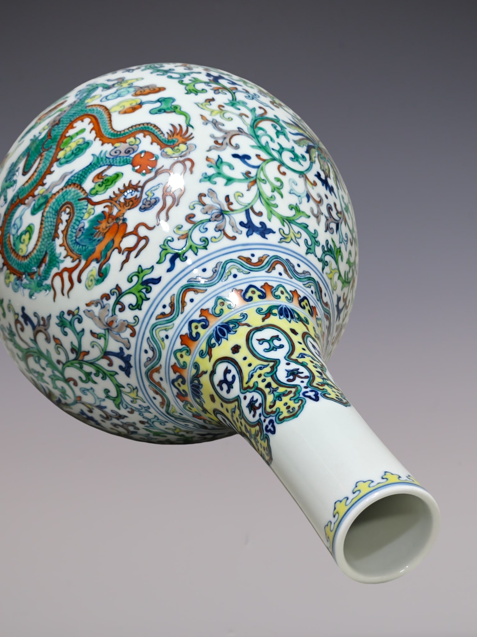An Exquisite Doucai Lotus Pattern Dragon Pattern Vase - 5