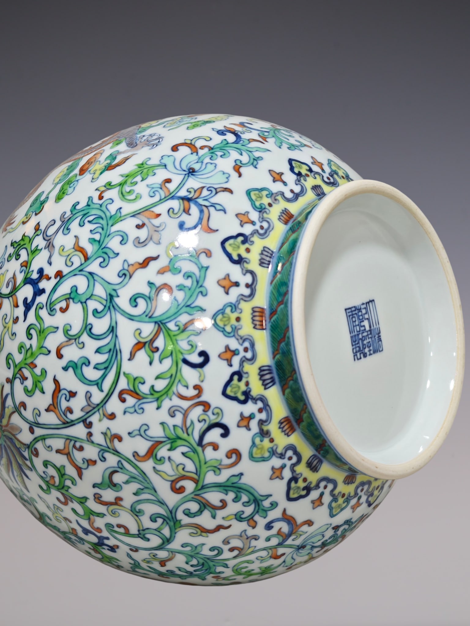An Exquisite Doucai Lotus Pattern Dragon Pattern Vase - 6