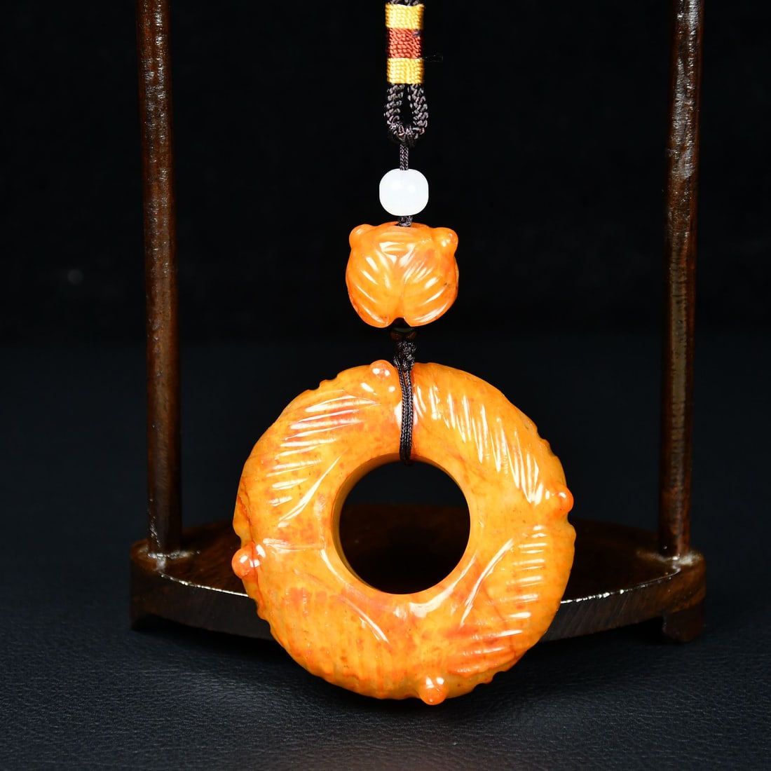 An Exquisite White Jade Cicada Pattern Pendant: An Exquisite White Jade Cicada Pattern Pendant,Qing Dynasty, China,Size:3.1inx2.2in,Weight:98g白玉蝉纹挂件,中国清代,Size:8cmx5.5cm,Weight:98