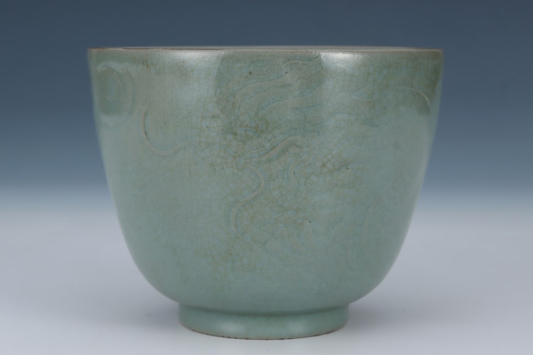 An Exquisite Ru yao Sky Blue Glazed Dragon Pattern Bowl: An Exquisite Ru yao Sky Blue Glazed Dragon Pattern Bowl Song Dynasty, China Size:4.5inx5.7in汝窑天青釉暗刻龙纹罗汉碗 中