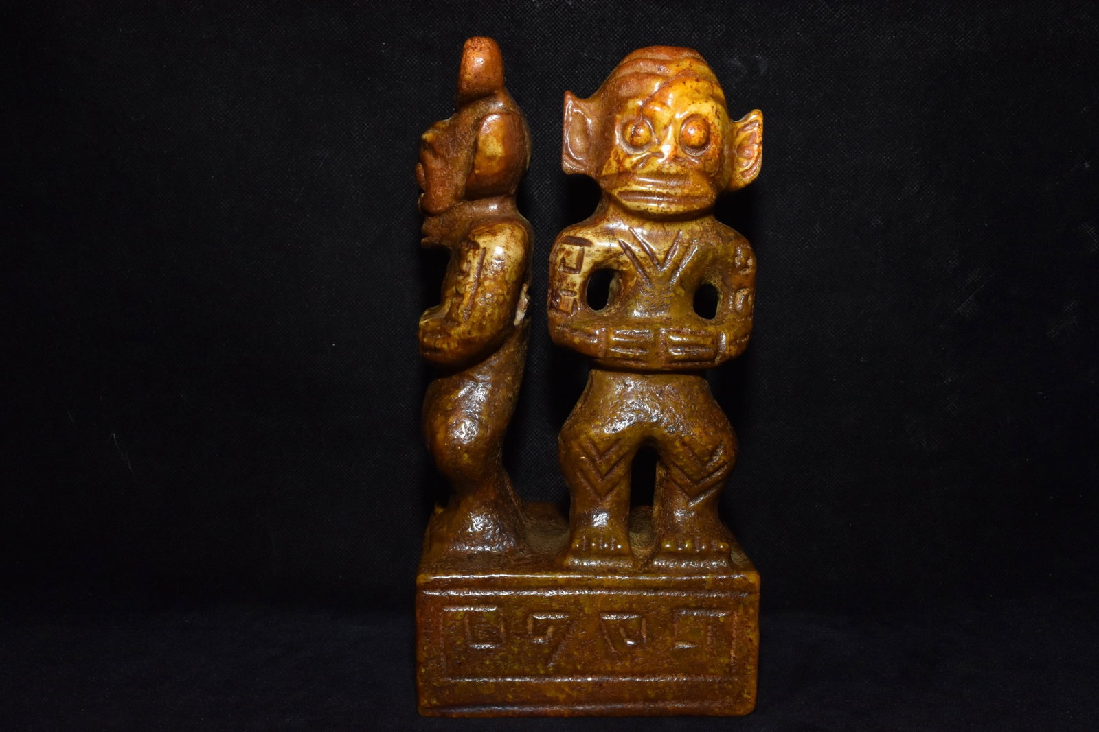 An Exquisite Hemo Jade Figure-Shaped Seal: An Exquisite Hemo Jade Figure-Shaped Seal,Hongshan Culture,Size:4.5inx8.8in,Weight:2870g河磨玉人物形印章，红山文化，