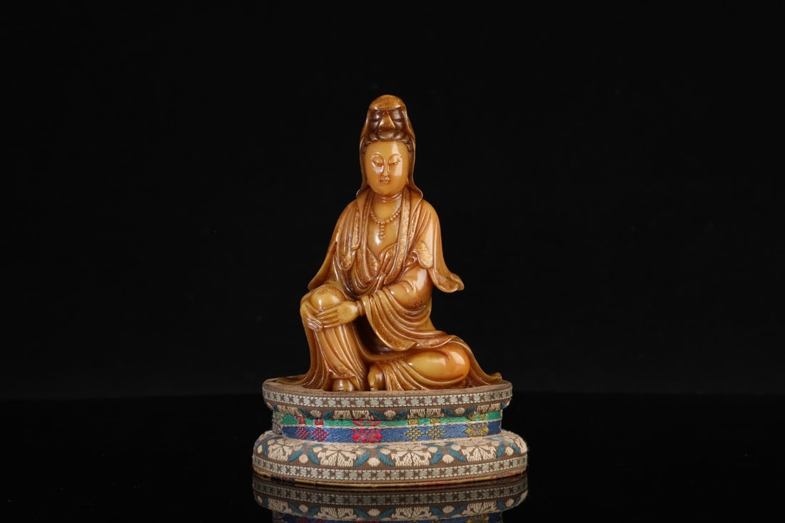 An Exquisite Shoushan Stone Statue of Avalokitesvara Ornament: An Exquisite Shoushan Stone Statue of Avalokitesvara Ornament Qing Dynasty, China Qianlong Four-character Mark Size:5.7inx4.3inx2.4in