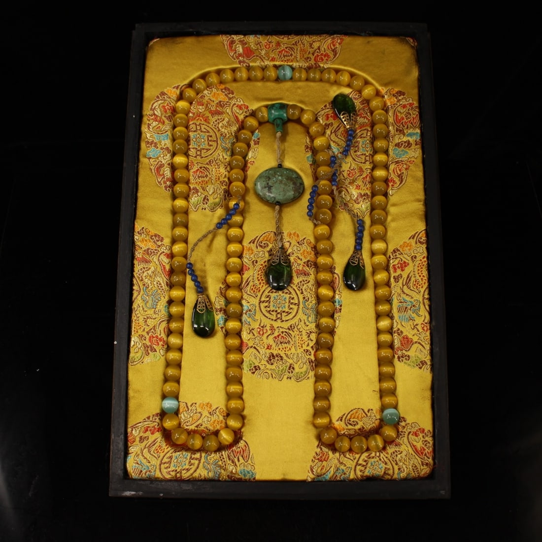 An Exquisite Cat's Eye Necklace: An Exquisite Cat's Eye Necklace,Qing Dynasty,