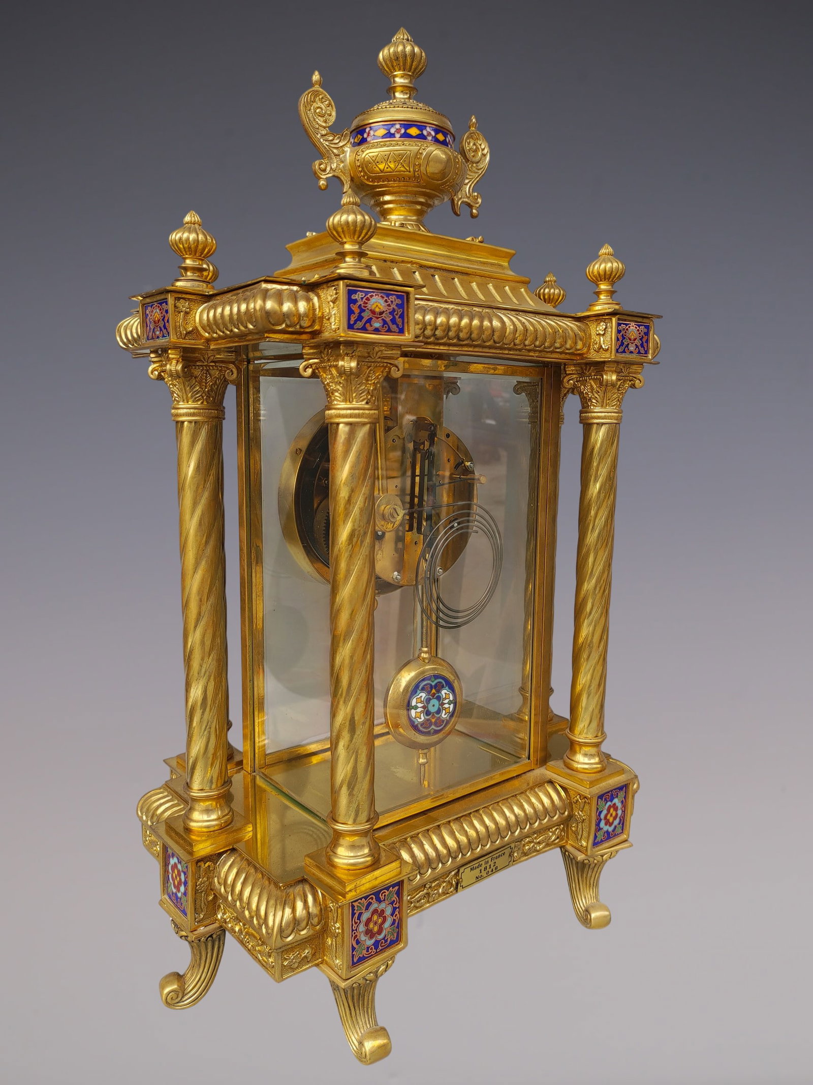 An Exquisite Gilt Bronze Flower Pattern Clock - 6
