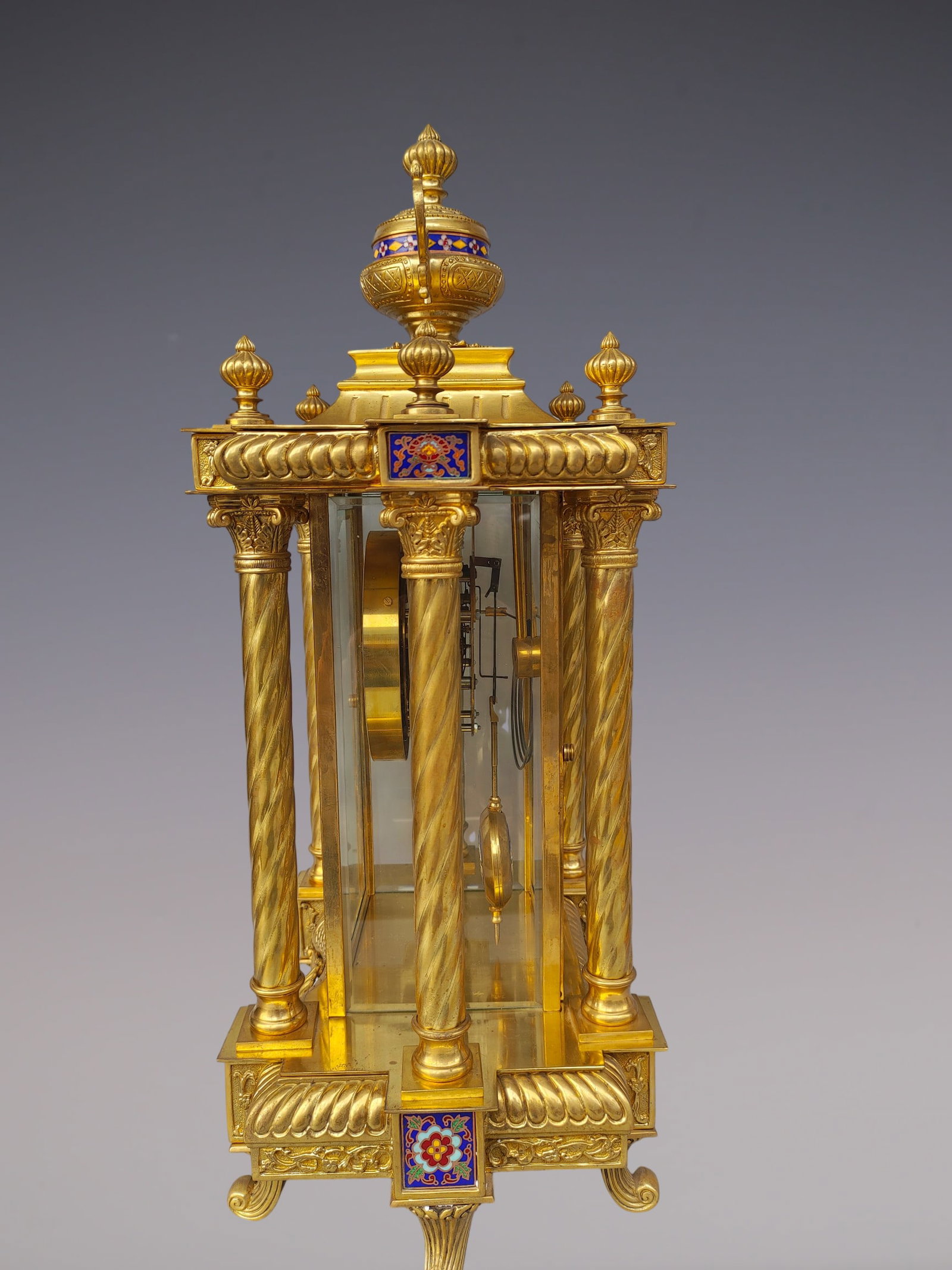 An Exquisite Gilt Bronze Flower Pattern Clock - 7