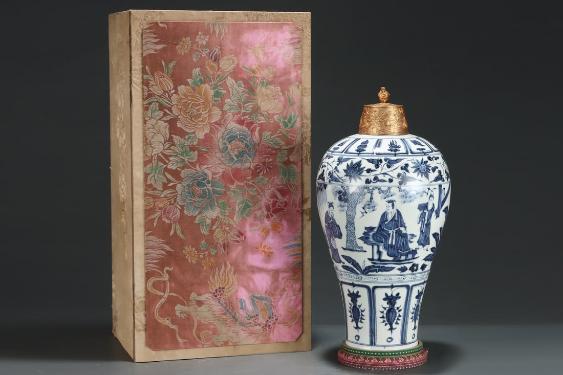 An Exquisite Blue and White Lotus Pattern Character and Story Pattern Vase: An Exquisite Blue and White Lotus Pattern Character and Story Pattern Vase Yuan Dynasty, China