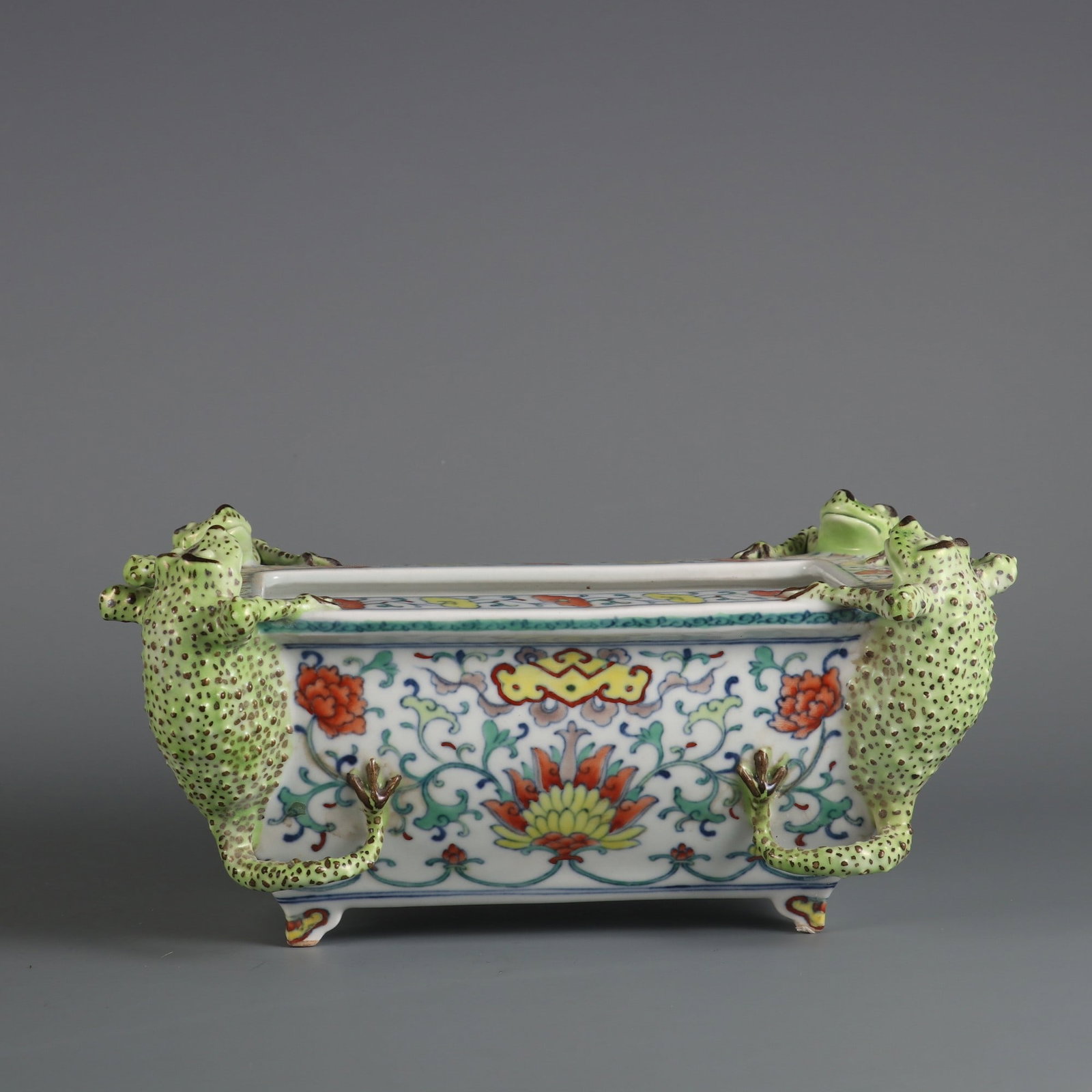 An Exquisite Doucai Lotus Pattern Golden Toad Pattern Basin (1 of 9)