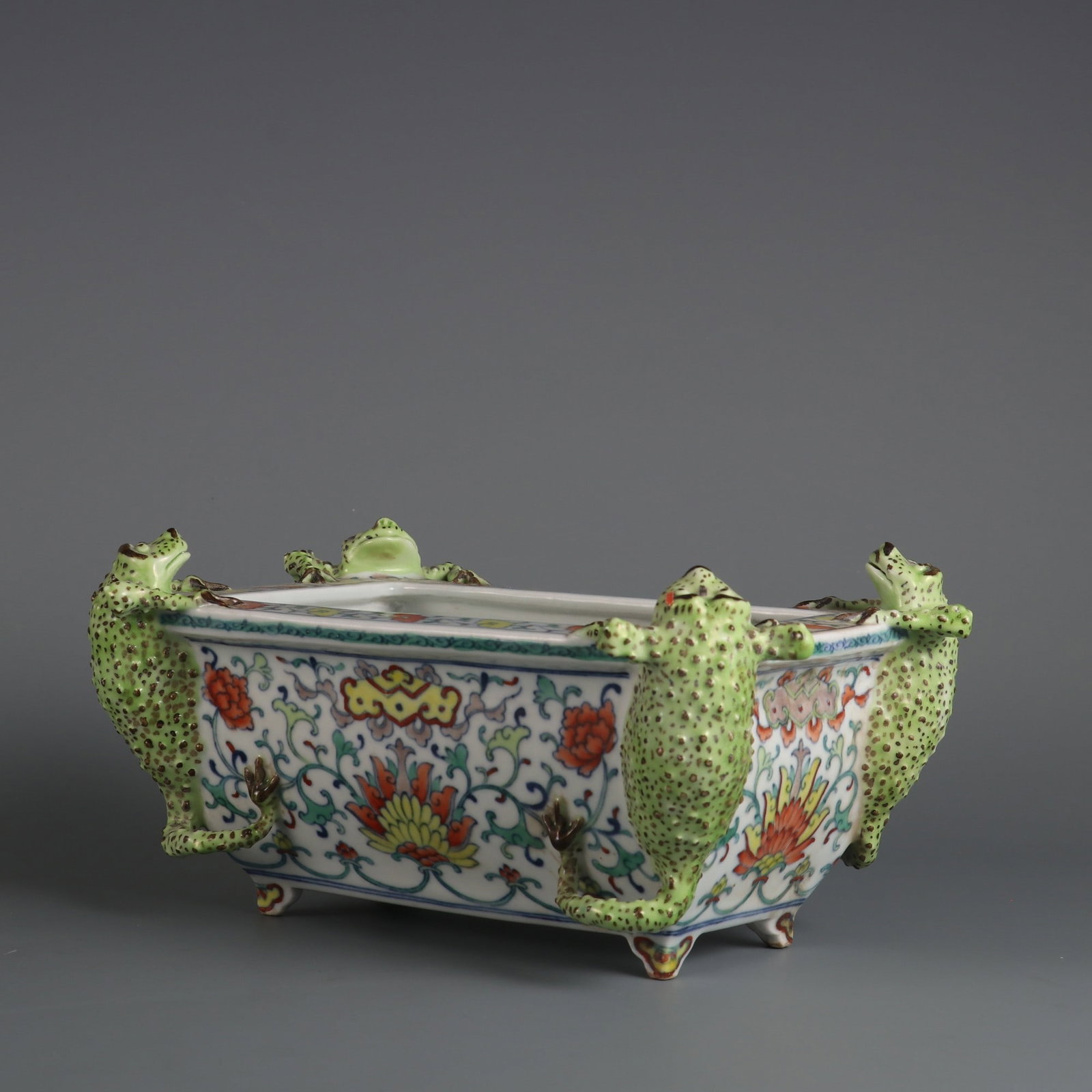 An Exquisite Doucai Lotus Pattern Golden Toad Pattern Basin - 3