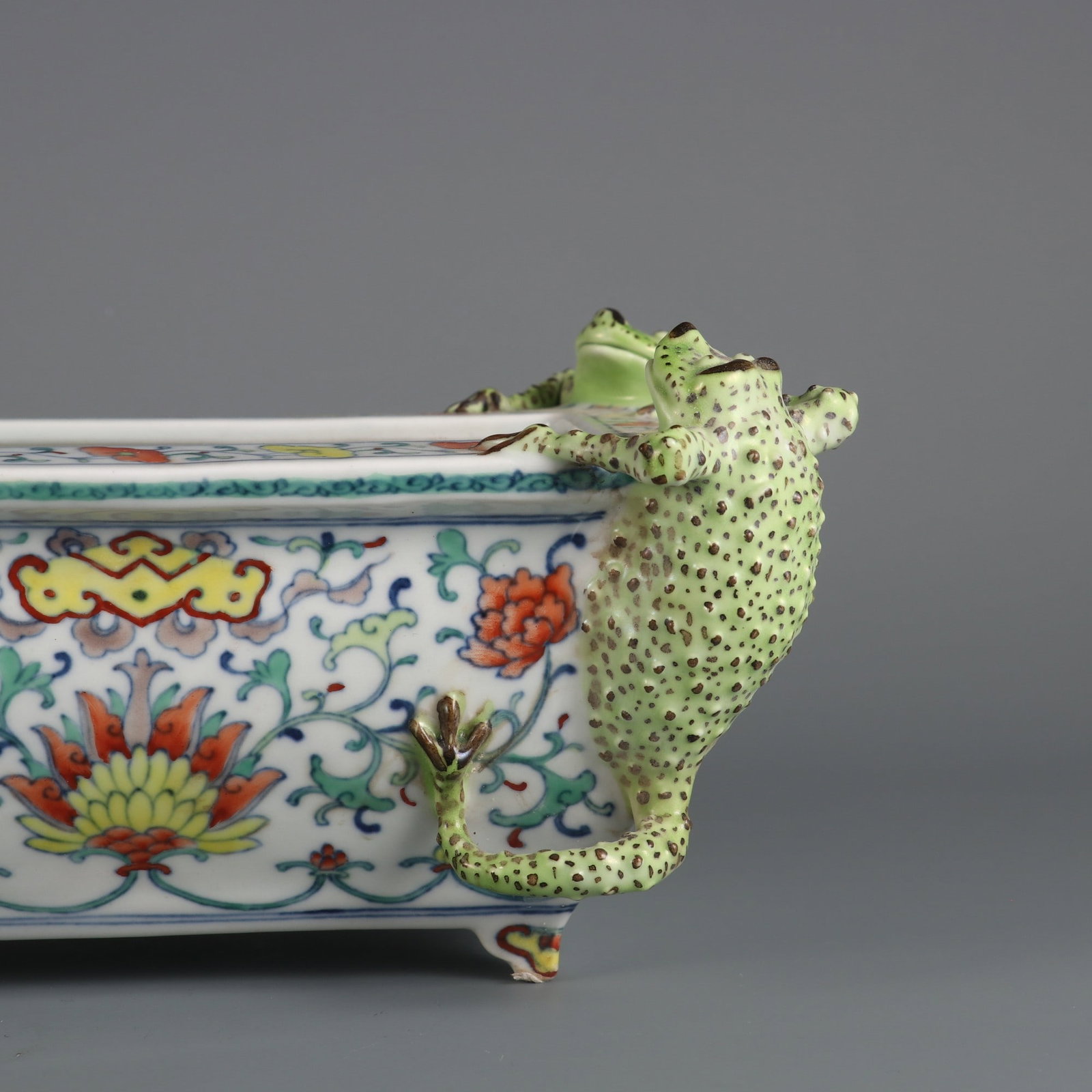 An Exquisite Doucai Lotus Pattern Golden Toad Pattern Basin - 4