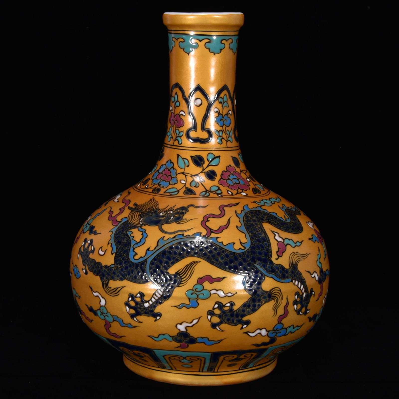 An Exquisite Wucai Dragon Pattern Lotus Pattern Vase - 3