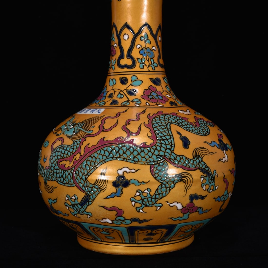 An Exquisite Wucai Dragon Pattern Lotus Pattern Vase - 7