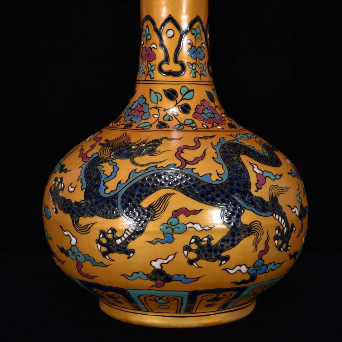 An Exquisite Wucai Dragon Pattern Lotus Pattern Vase - 8