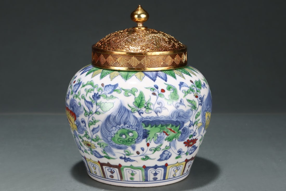 An Exquisite Doucai Lotus Pattern Lion Pattern Jar - 3