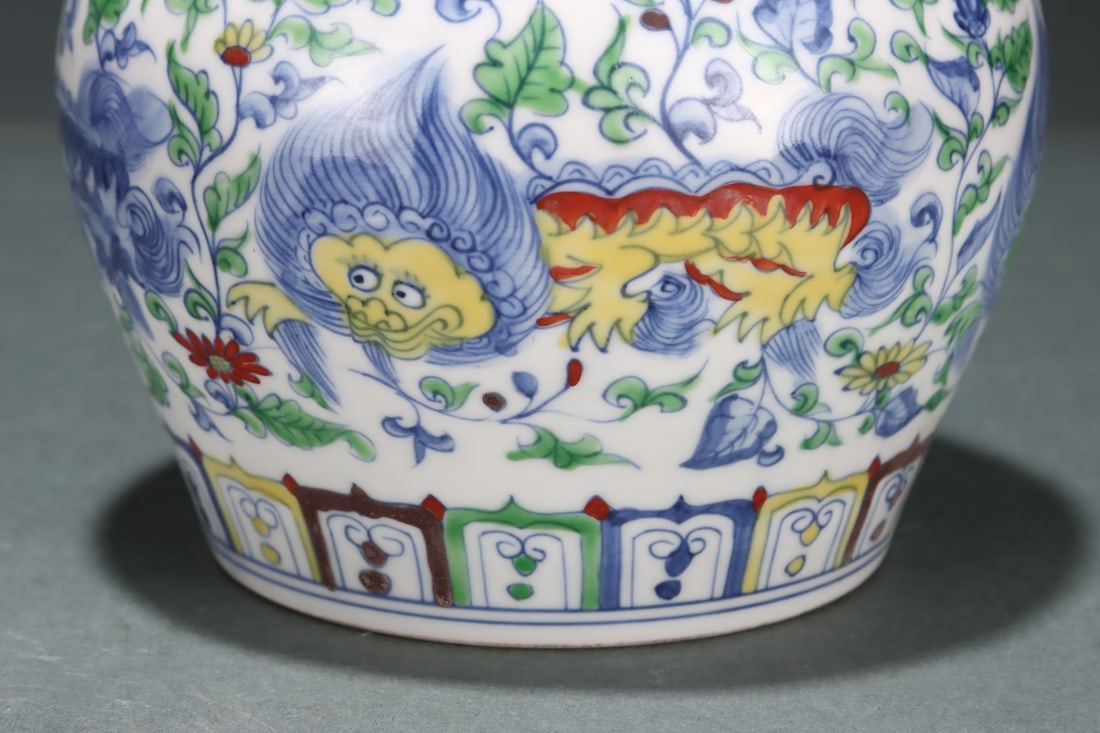 An Exquisite Doucai Lotus Pattern Lion Pattern Jar - 5
