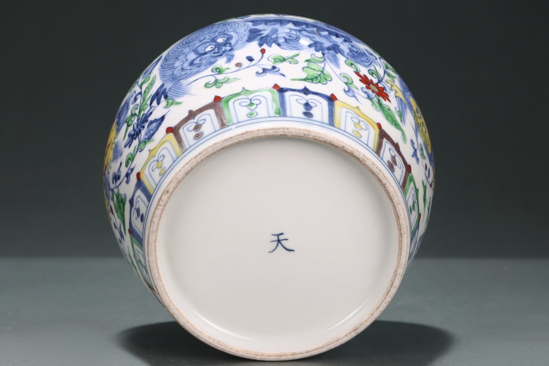 An Exquisite Doucai Lotus Pattern Lion Pattern Jar - 8