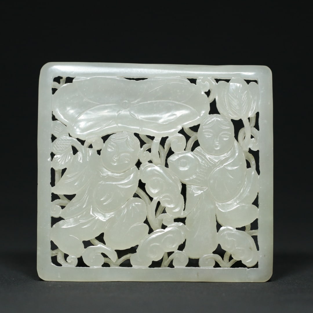 An Exquisite White Jade Hollow Figure Pattern Ornament: An Exquisite White Jade Hollow Figure Pattern Ornament,Qing Dynasty,China,Size:2.8inx3inx0.3in,Weight:73.7g白玉镂空人物纹摆件,中国