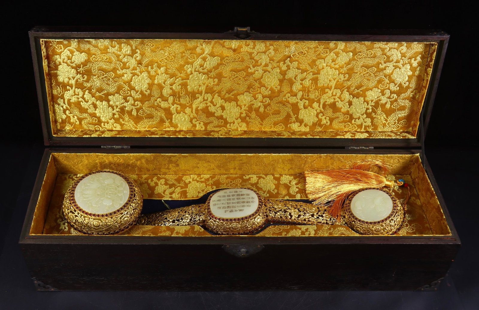 A Huge Gilt Bronze Inlaid White Jade Hollow Bats and Peach Pattern Ruyi,With Poem,Inlaid Gems: A Huge Gilt Bronze Inlaid White Jade Hollow Bats and Peach Pattern Ruyi,With Poem,Inlaid Gems,Qing Dynasty,China,Qianlong Six-character Mark,Size:3.7inx18.5inx4.3in,Weight:1050g铜鎏金