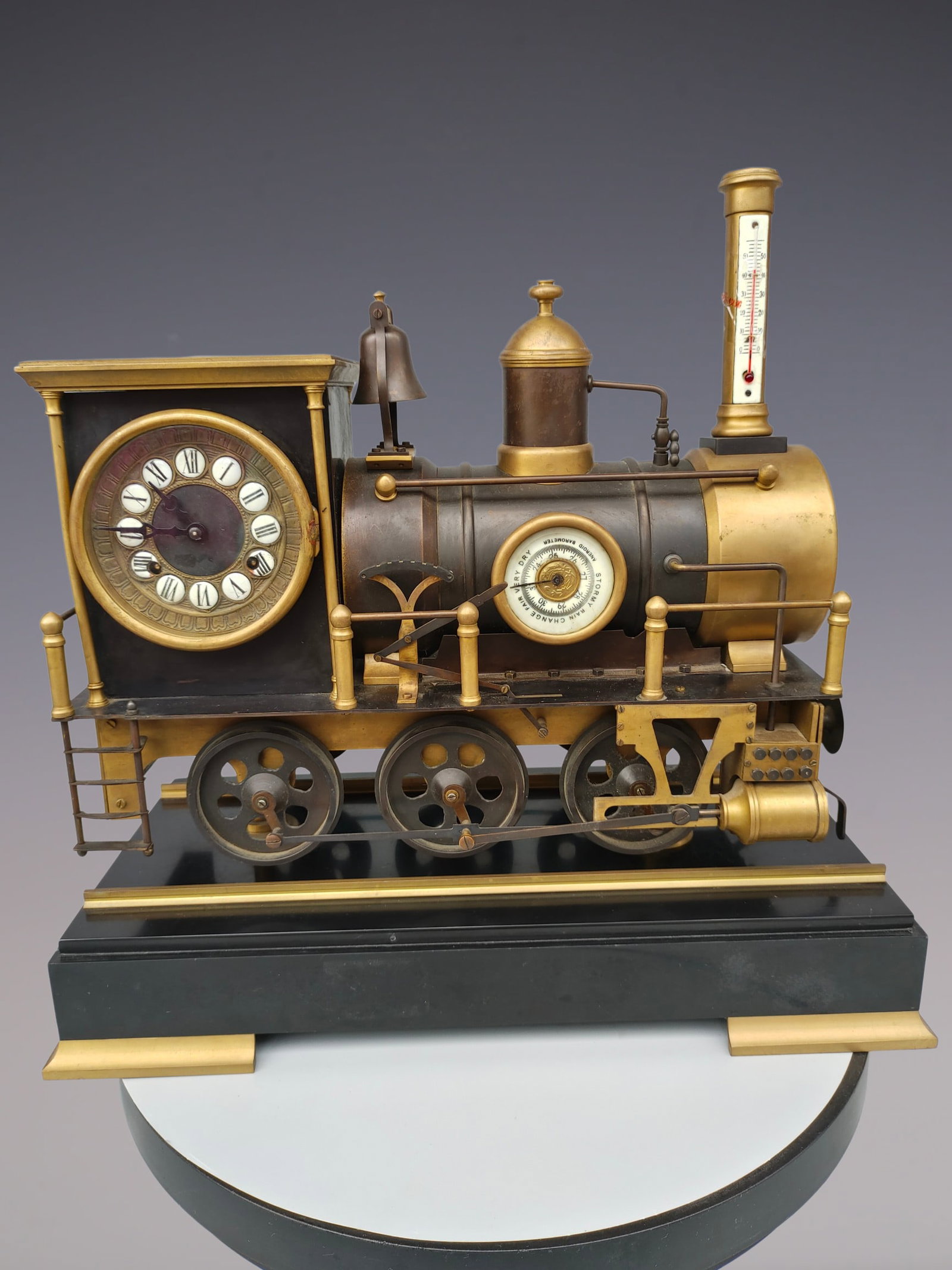 An Exquisite Gilt Bronze Train-Shaped Clock: An Exquisite Gilt Bronze Train-Shaped Clock Size:18.1inx18.1inx9.1in铜鎏金火车形钟表 Size:46cmx46cmx23cm