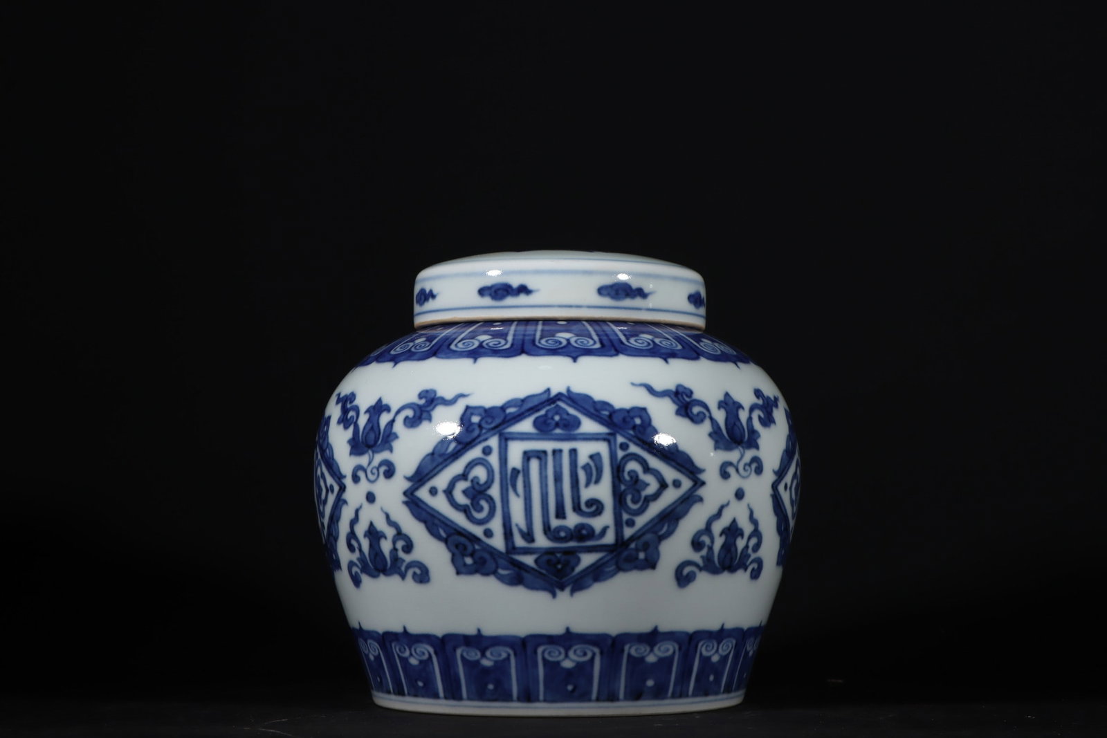 An Exquisite Blue and White With Inscription Jar: An Exquisite Blue and White With Inscription Jar Ming Dynasty, China Size:5.3inx5.5in青花开光波斯文天字罐 中国明代 S