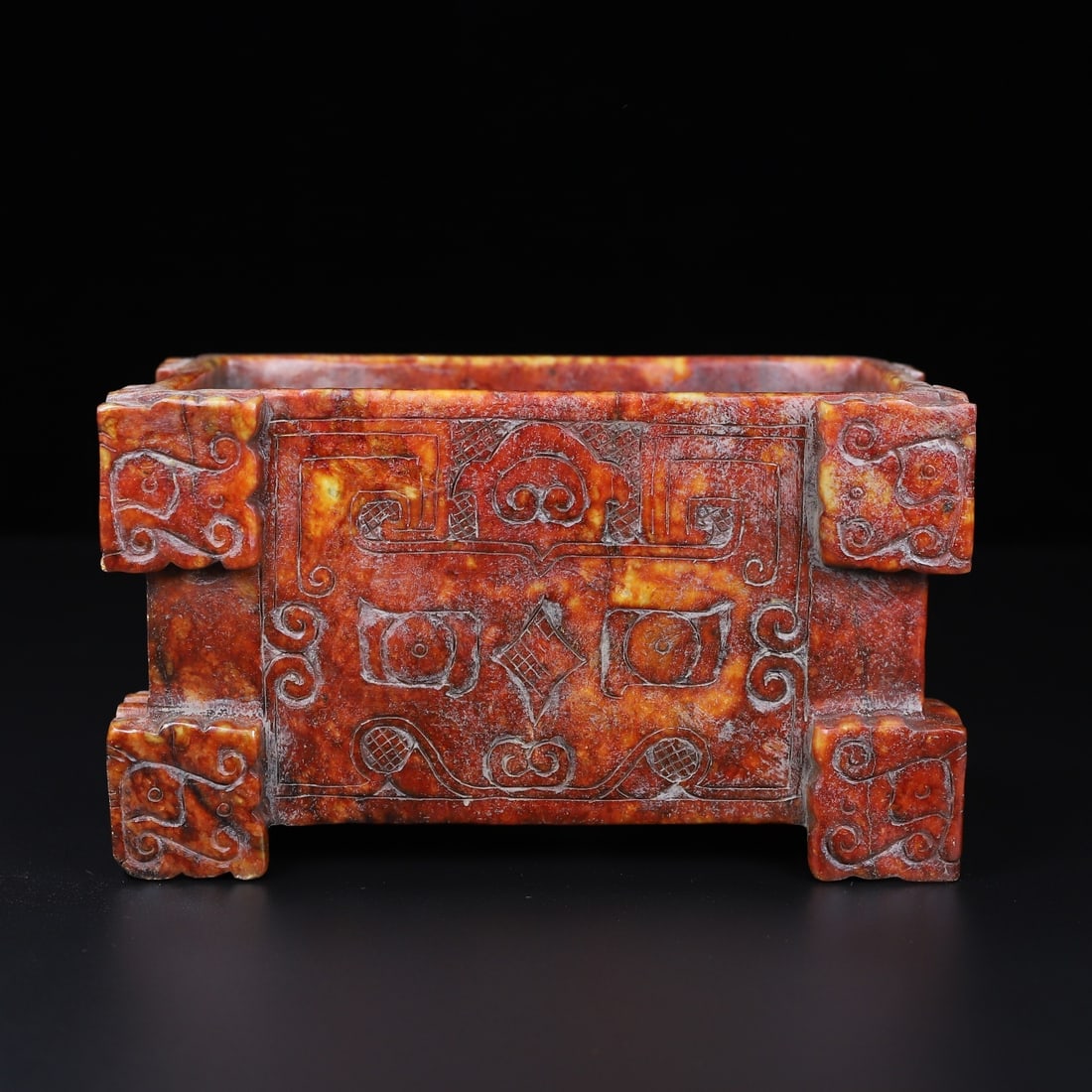 An Exquisite White Jade Beast-Face Pattern Box: An Exquisite White Jade Beast-Face Pattern Box,Qing Dynasty,China,Size:7inx4.1inx3.9in,Weight:1189g白玉兽面纹盒,中国清代,Size:17.7cmx10.5cmx