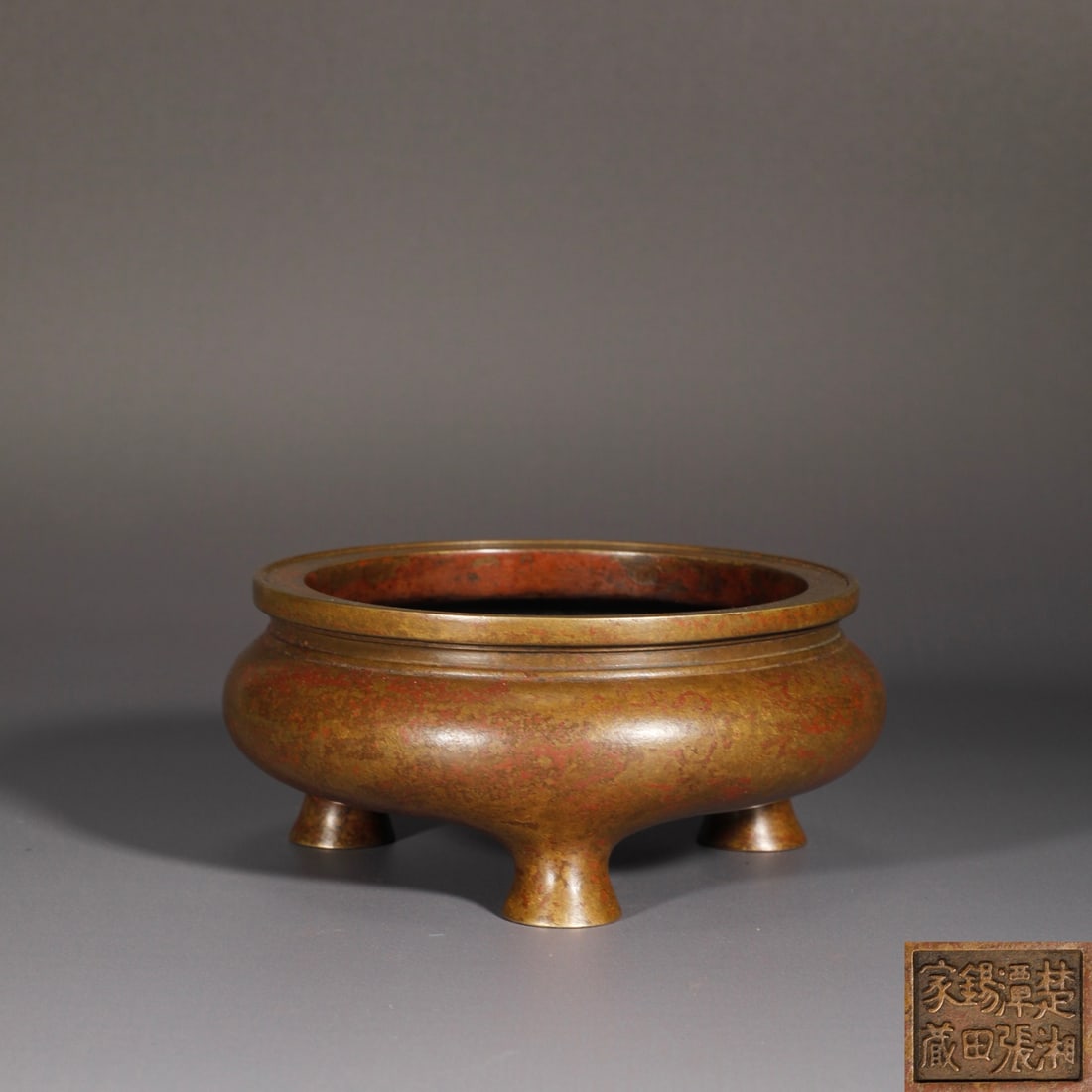 An Exquisite Bronze Tripod Censer: An Exquisite Bronze Tripod Censer,Ming Dynasty,China,With Mark,Size:2.4inx4.8inx5.3in,Weight:1400g铜三足香炉,中国明代,带款,Size:6cmx12