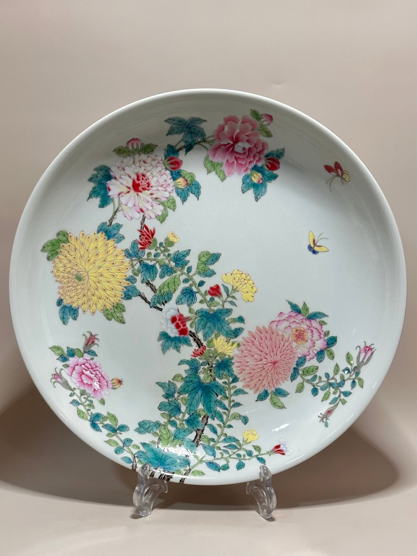 An Exquisite Famille-Rose Flower and Butterfly Pattern Plate: An Exquisite Famille-Rose Flower and Butterfly Pattern Plate,Qing Dynasty,China,Yongzheng Six-character Mark,Size:2.4inx14.1in