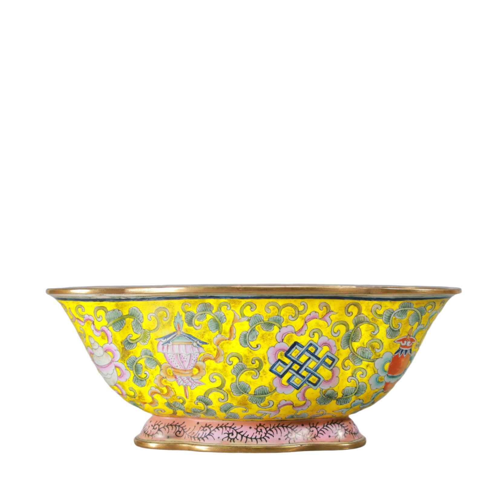 An Exquisite Painted Enamel Eight Treasures Pattern Cup: An Exquisite Painted Enamel Eight Treasures Pattern Cup,Qing Dynasty, China,Qianlong Four-character Mark,Size:3.1inx6.1inx2.4in,Weight:300g 画珐琅八宝纹杯,