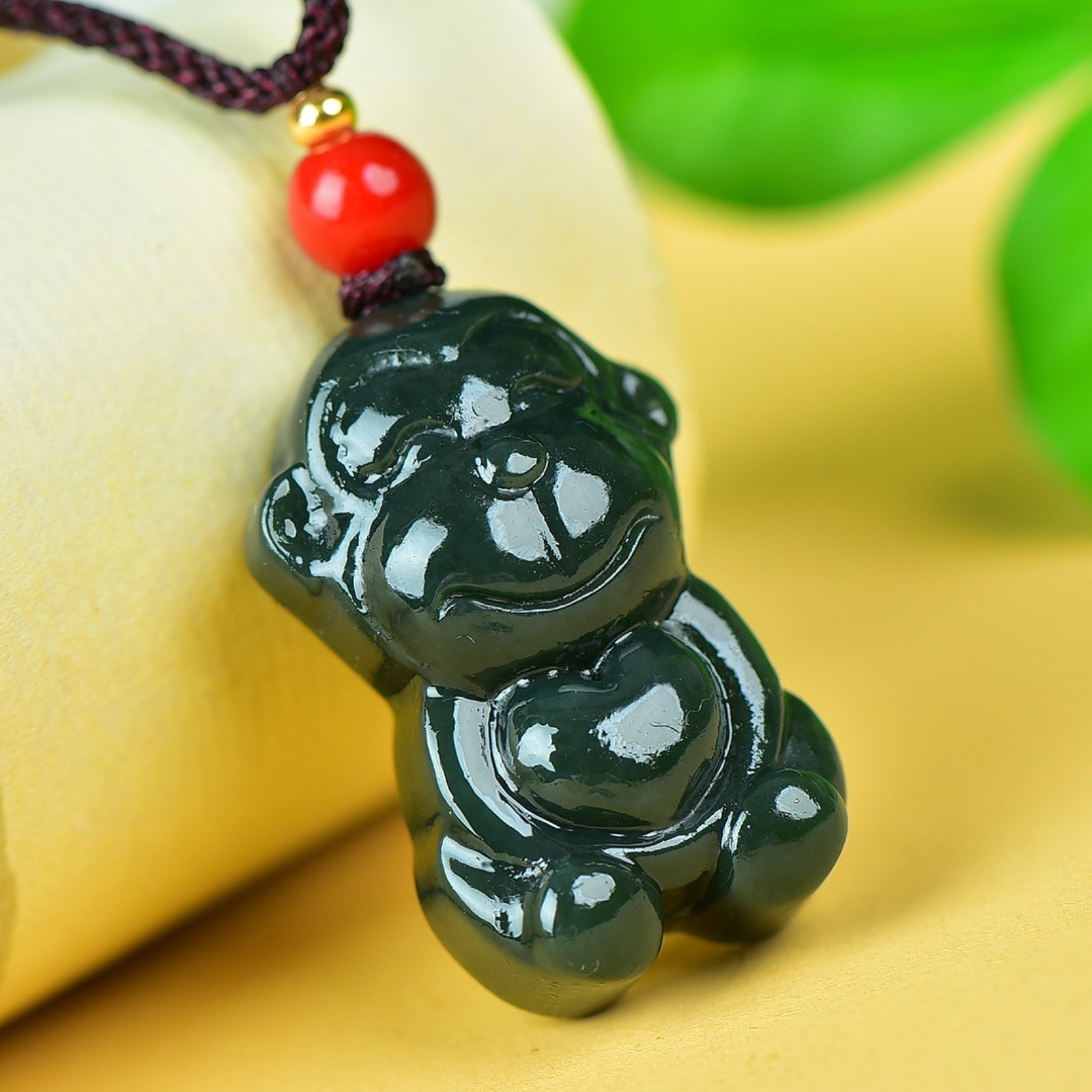 An Exquisite Jasper Monkey Pattern Pendant - 2