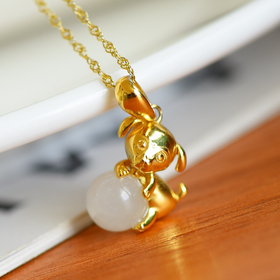 An Exquisite Sterling Silver-Gold Plated Inlaid White Jade Dog Necklace: An Exquisite Sterling Silver-Gold Plated Inlaid White Jade Dog Necklace,Size:8mmx8mm 纯银镀金镶白玉犬项链