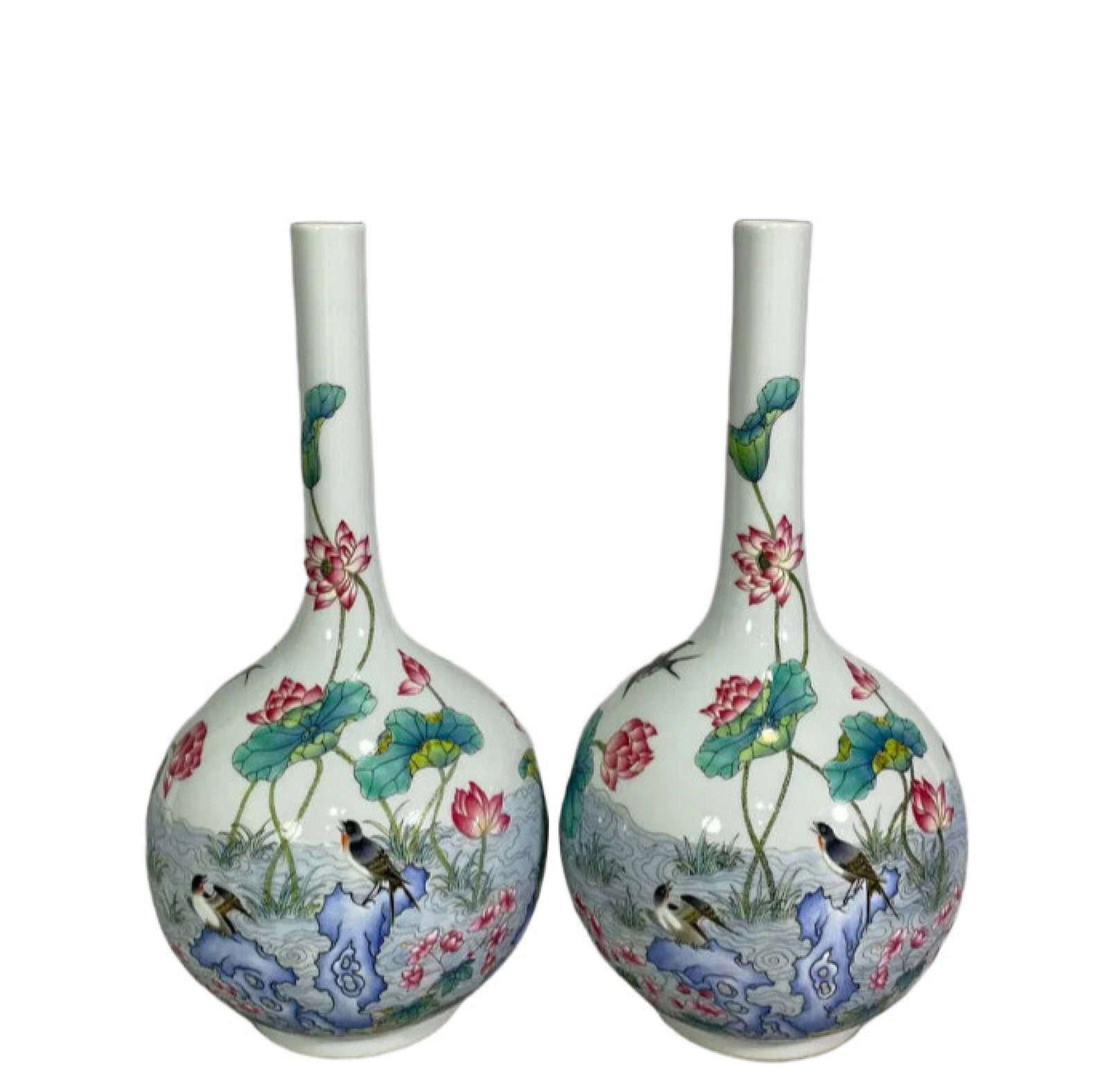 A Pair of Exquisite Famille-Rose Flower and Bird Pattern Vases: A Pair of Exquisite Famille-Rose Flower and Bird Pattern Vases,Qing Dynasty, China,Yongzheng Six-character Mark,Size:10.3inx5.5in 一对粉彩花鸟纹瓶,ę
