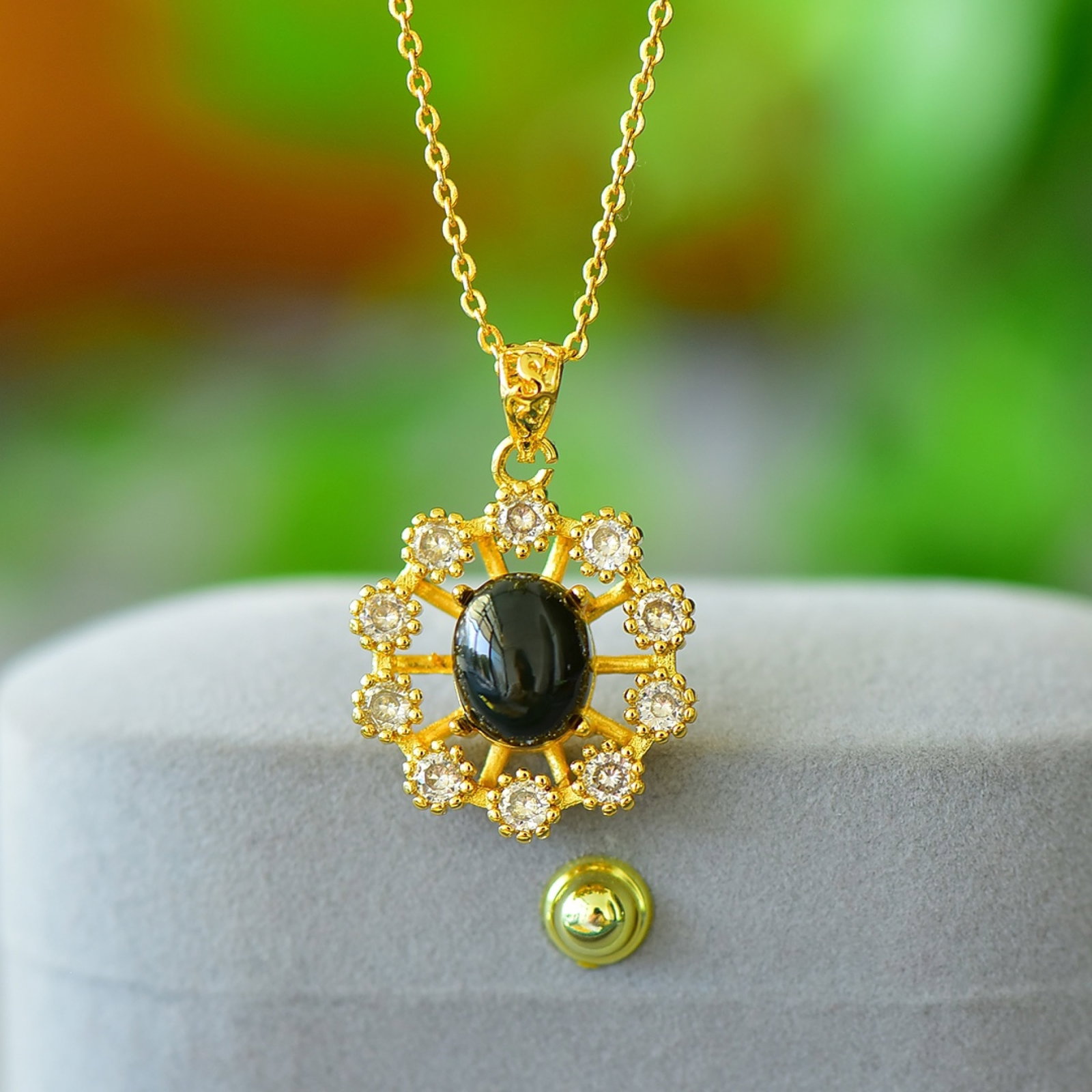 An Exquisite Bronze-Gold Plated Inlaid Green Jade Necklace: An Exquisite Bronze-Gold Plated Inlaid Green Jade Necklace,Size:3.1inx3.9in 铜镀金镶青玉项链