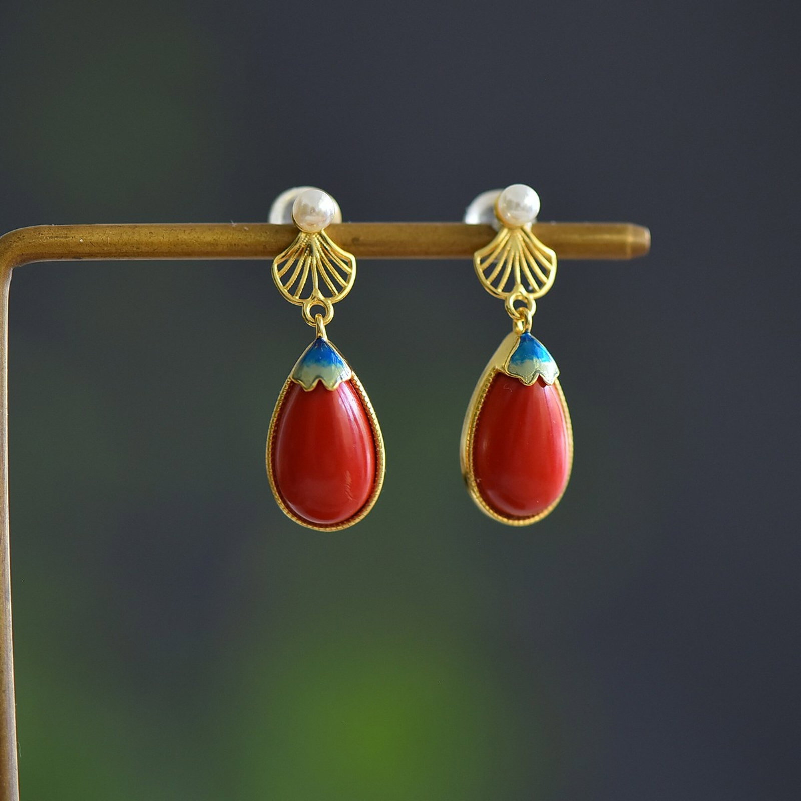 A Pair of Exquisite Sterling Silver-Gold Plated Inlaid Cinnabar Earrings: A Pair of Exquisite Sterling Silver-Gold Plated Inlaid Cinnabar Earrings,Size:8mmx14mm 一对纯银镀金镶朱砂耳环