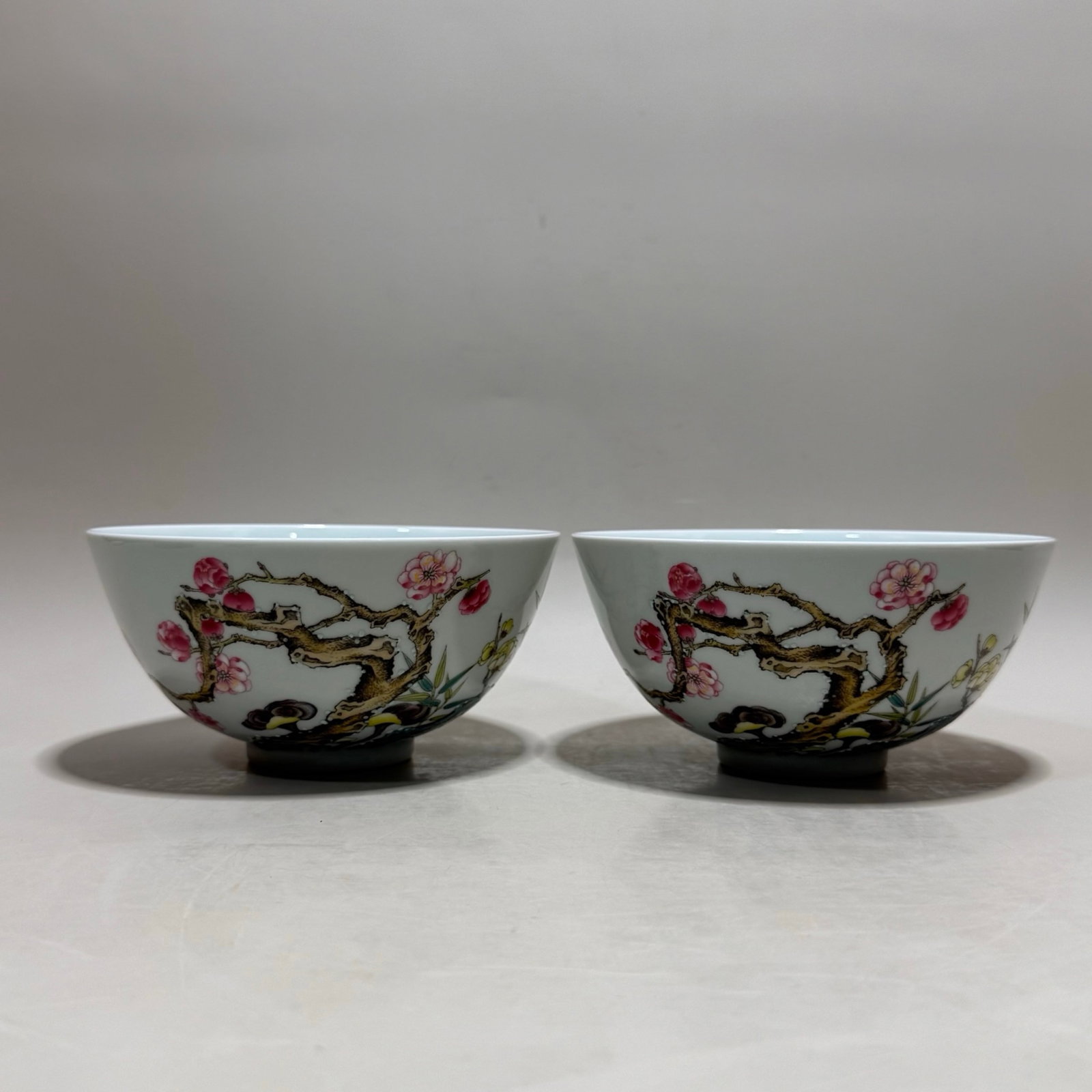 A Pair of Exquisite Enamel Flower Pattern Bowls: A Pair of Exquisite Enamel Flower Pattern Bowls,Qing Dynasty,China,Yongzheng Six-character Mark,Size:2.9inx5.7in 一对珐琅彩花卉纹碗,中ࢲ