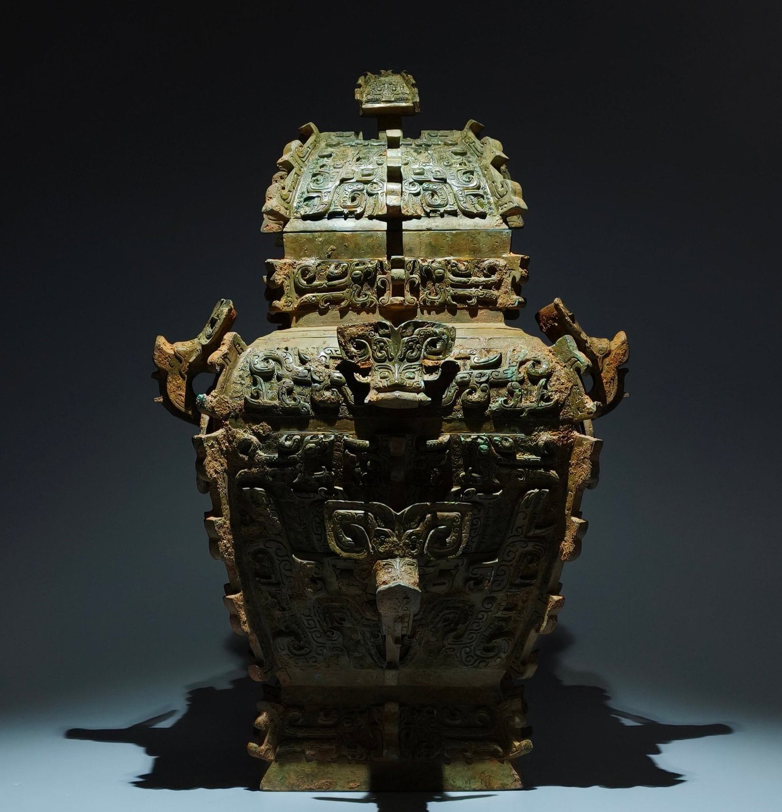 An Archaic Bronze Chi-Dragon Pattern Beast-Ears Food Vessel,With Inscription: An Archaic Bronze Chi-Dragon Pattern Beast-Ears Food Vessel,With Inscription,Shang Dynasty,China,Size:24.8inx16.5inx14.6in 青铜螭龙纹兽耳食器,