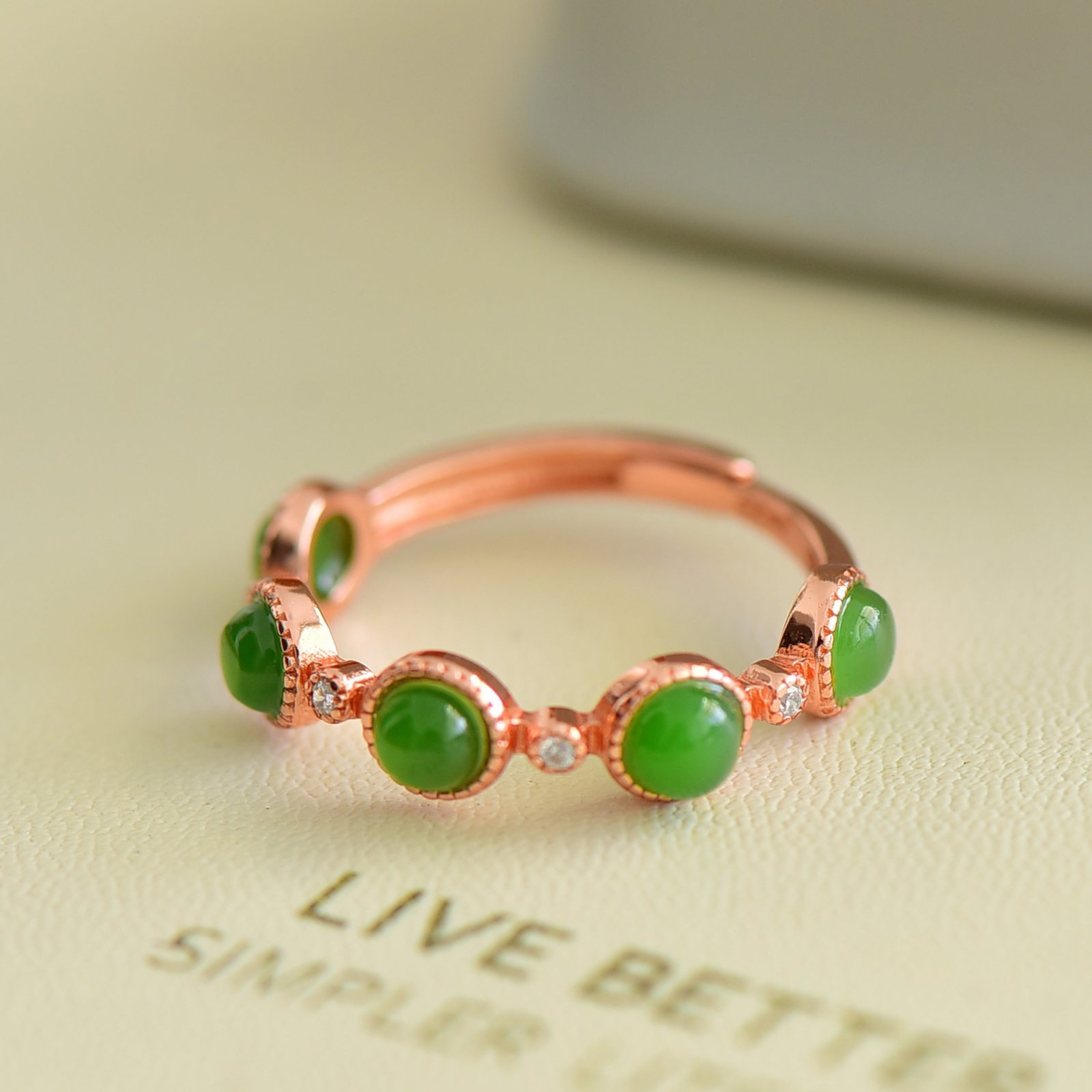 An Exquisite Sterling Silver-Gold Plated Inlaid Jasper Ring,Inlaid Diamond: An Exquisite Sterling Silver-Gold Plated Inlaid Jasper Ring,Inlaid Diamond,Size:4mmx4mm 纯银镀金镶碧玉戒指,嵌钻石