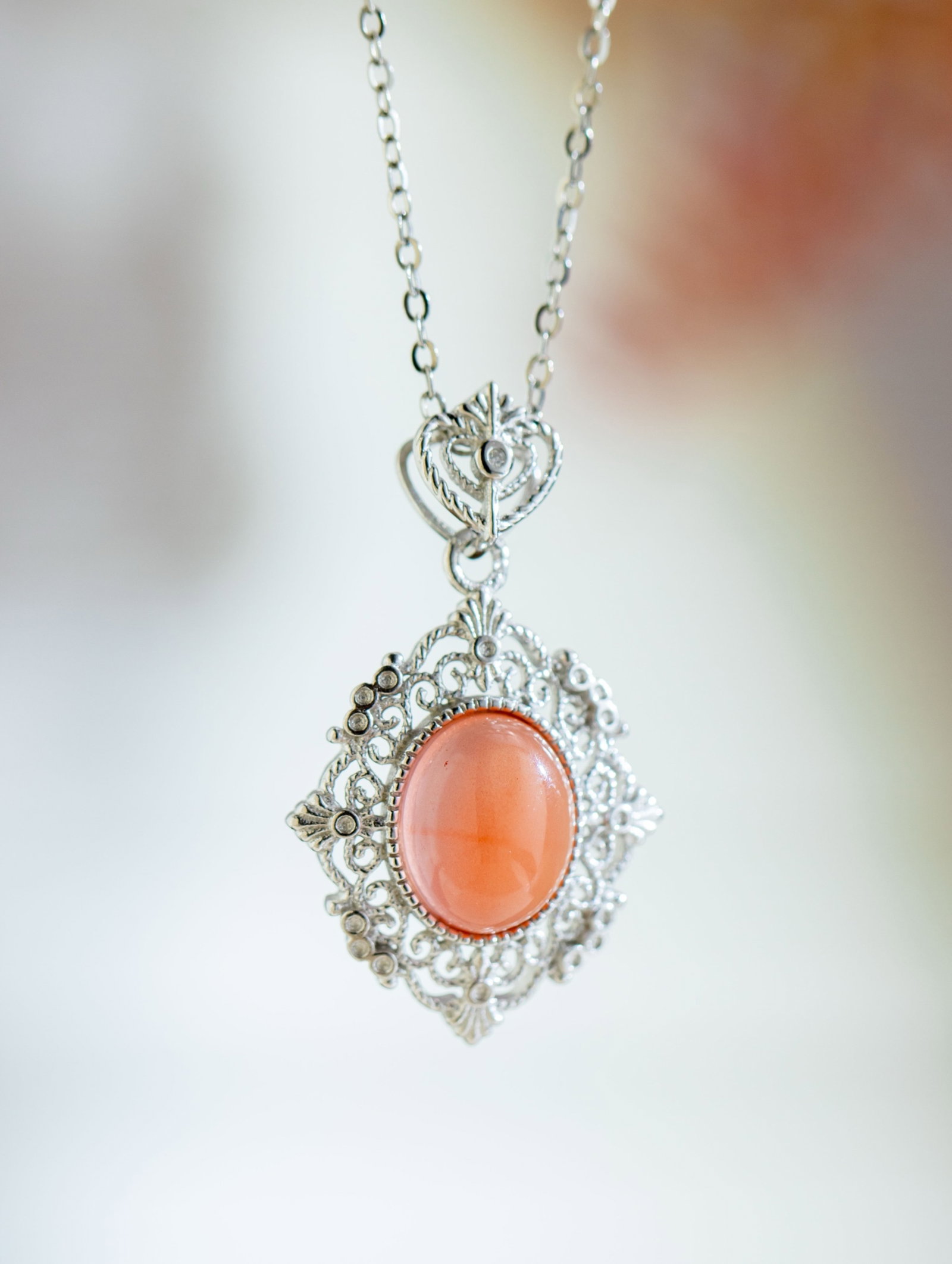 An Exquisite Sterling Silver Inlaid Agate Pendant: An Exquisite Sterling Silver Inlaid Agate Pendant 纯银镶玛瑙吊坠