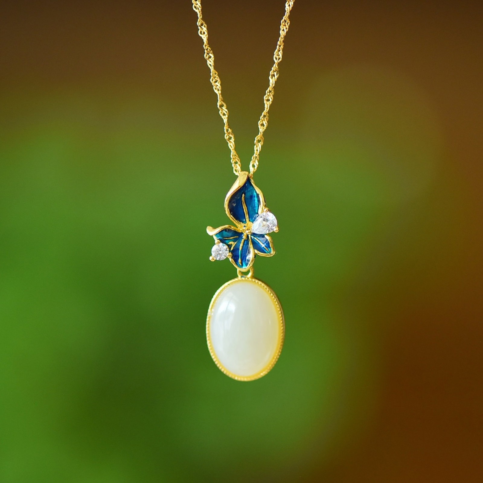 An Exquisite Sterling Silver-Gold Plated Inlaid White Jade Enamel Pendant,Inlaid Diamond: An Exquisite Sterling Silver-Gold Plated Inlaid White Jade Enamel Pendant,Inlaid Diamond,Size:10mmx14mm