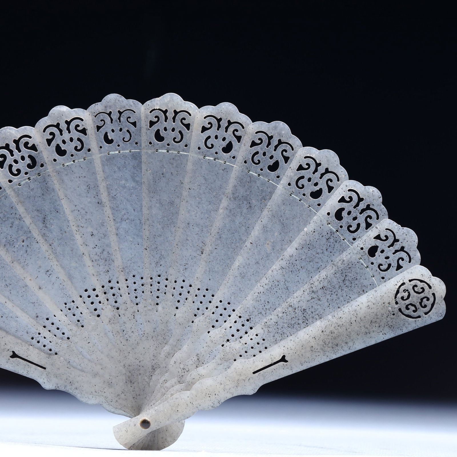 An Exquisite White Jade Lotus Pattern Fan - 3