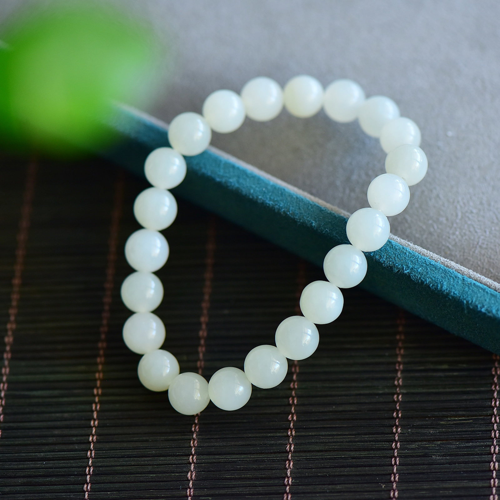 An Exquisite White Jade Bracelets - 2